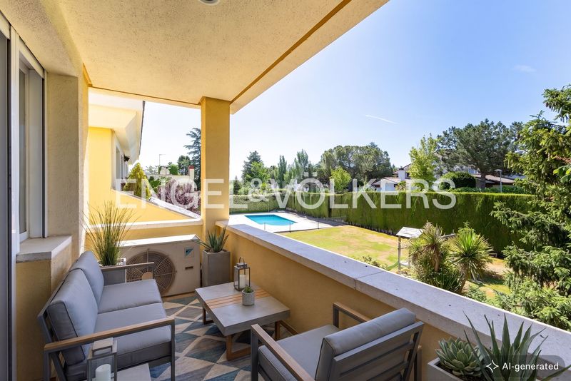 Foto f630b723-bd60-42ed-b356-b647716ed5c0. Casa amb calefacció aparcament piscina a urbanización La Moraleja La Moraleja