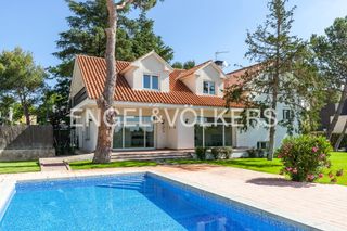 Lloguer Casa a Aravaca. Magnífico chalet con piscina en aravaca en alquiler