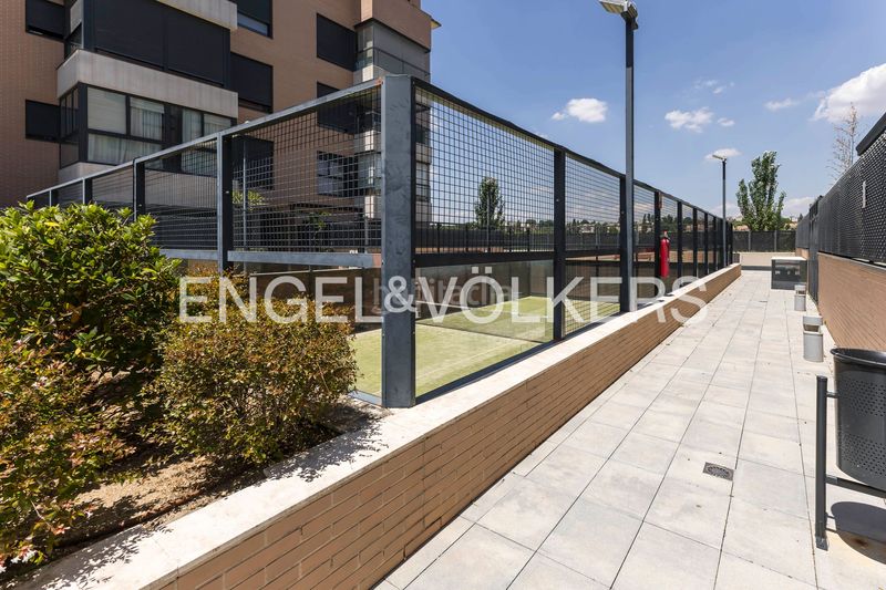 Foto 16829f80-17e3-41e5-a5a7-1179896be0bf. Pis amb calefacció aparcament piscina a Encinar de los Reyes La Moraleja