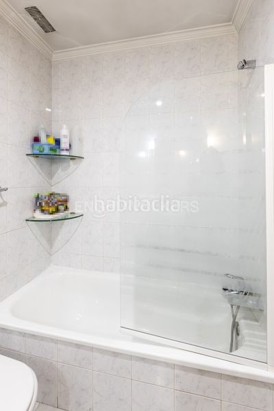 Foto b97695b1-a7c2-4d98-855e-bf962a63c47d. Casa amb calefacció aparcament piscina a Salvador Madrid