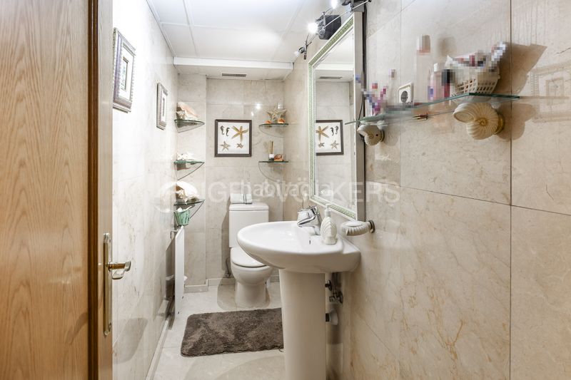 Foto c7100fbf-cf55-45a9-850d-b8c9aef24e8e. Casa amb calefacció aparcament piscina a Salvador Madrid