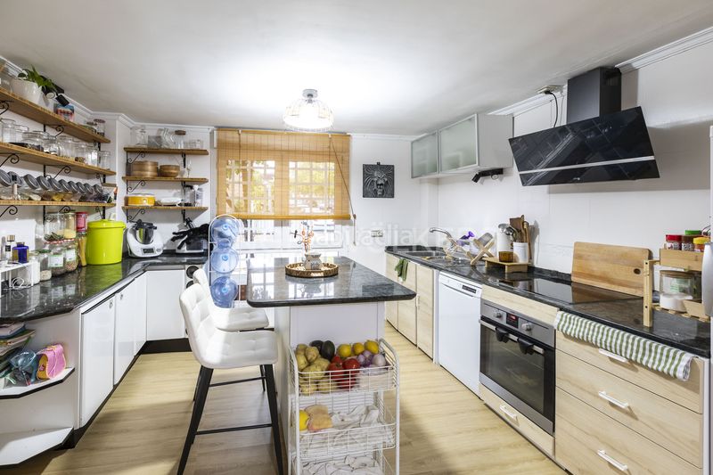 Foto dd380006-b235-4070-b290-8d24b2f6c6fb. Casa amb calefacció aparcament piscina a Salvador Madrid