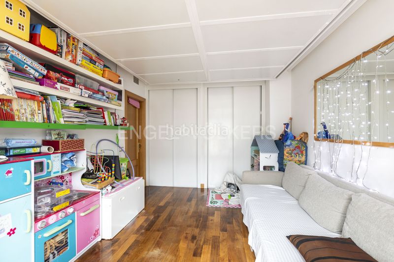 Foto fded5549-8c06-44b9-ab68-fe376be68a59. Casa amb calefacció aparcament piscina a Salvador Madrid