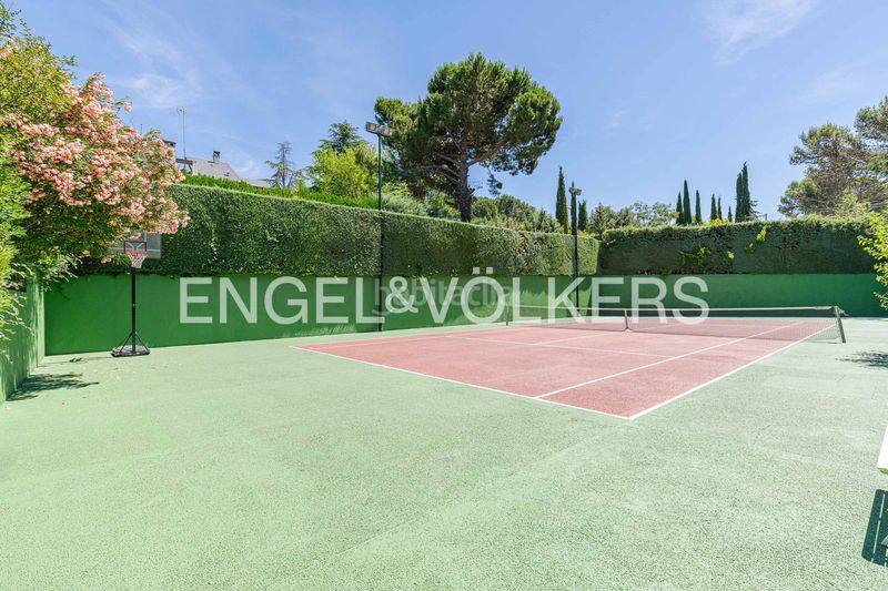 Foto 4ee0ac87-bd12-427d-ba6d-188d65120a37. Casa amb calefacció aparcament piscina a Las Lomas Boadilla del Monte
