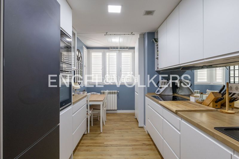 Foto 4db30beb-56a5-46d6-bd54-a589ff6baea6. Pis amb calefacció aparcament piscina a Valdemarín Madrid