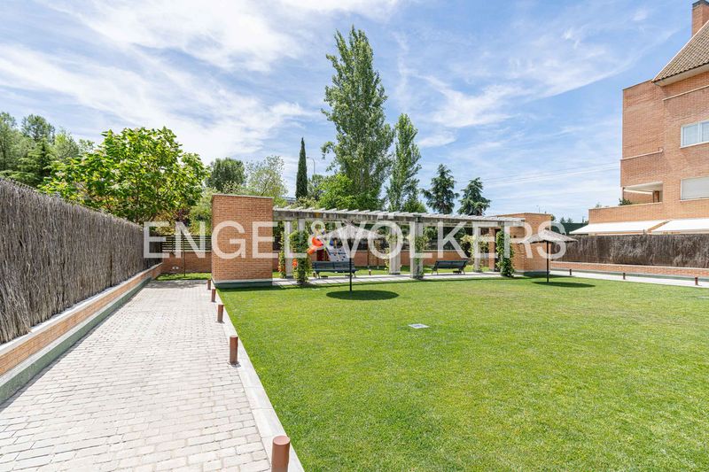 Foto 5978a6db-2e37-413e-974b-ced1f14ddf7e. Pis amb calefacció aparcament piscina a Valdemarín Madrid