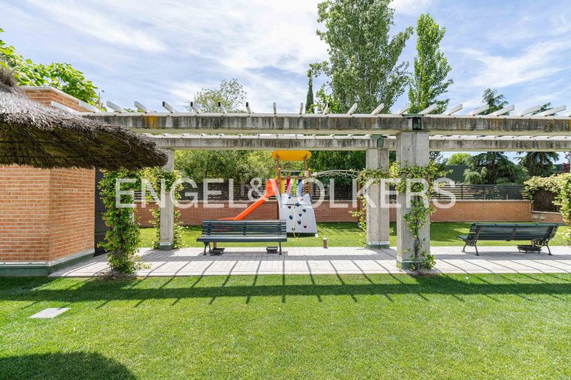 Foto e4f285e0-2b58-413f-831e-d9a66fec150c. Pis amb calefacció aparcament piscina a Valdemarín Madrid