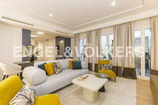 Penthouse in Justicia-Chueca. Piso de un dormitorio amueblado de lujo en justicia.