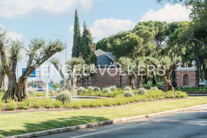 Foto 1ae5e152-2559-419e-8126-5fb27a6e7cad. Pis amb calefacció aparcament piscina a el soto de La Moraleja La Moraleja