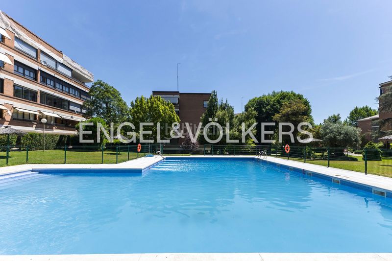 Foto 59f67643-d379-458b-a84a-3439a50f2340. Pis amb calefacció aparcament piscina a el soto de La Moraleja La Moraleja