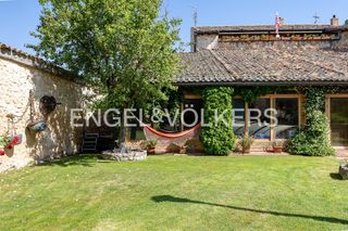 Casa en Condado de Castilnovo. Casa solariega de piedra elegancia, tradición y exclusividad
