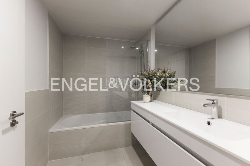 Foto 473a6413-7633-4b67-9b57-7ea2a2423107. Pis amb calefacció aparcament piscina a Valdebebas - Valdefuentes Madrid