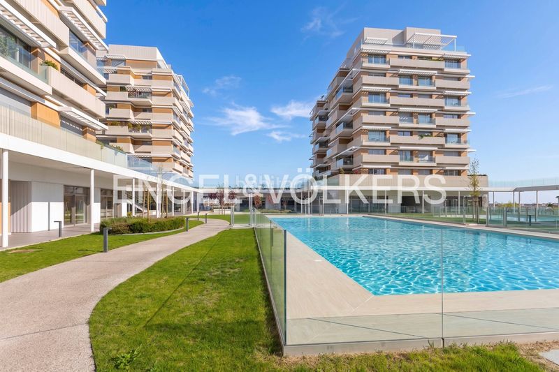 Foto b0a3f11d-33f8-4e8c-90fb-d553024058d6. Pis amb calefacció aparcament piscina a Valdebebas - Valdefuentes Madrid