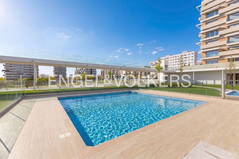 Foto f39346aa-1fc3-4779-acb9-f7cebe8a5d66. Pis amb calefacció aparcament piscina a Valdebebas - Valdefuentes Madrid