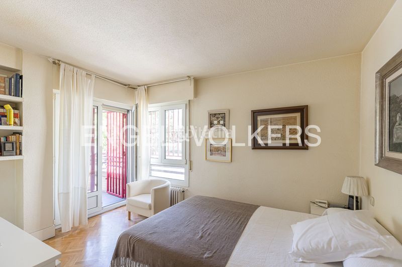 Foto 1c6b91b1-5e81-4d88-9c69-ad52d8194453. Pis amb calefacció aparcament a El Viso Madrid