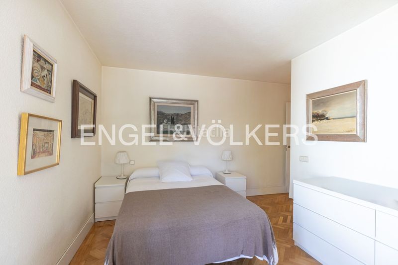 Foto fa577a82-62ef-4e7c-b379-2a1474be9efc. Pis amb calefacció aparcament a El Viso Madrid