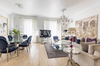 Lloguer Pis  Villanueva. Magnífico piso de diseño junto al retiro con garaje.