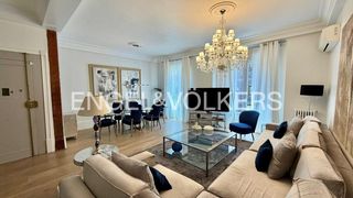 Lloguer Pis  Villanueva. Magnífico piso de diseño junto al retiro con garaje.