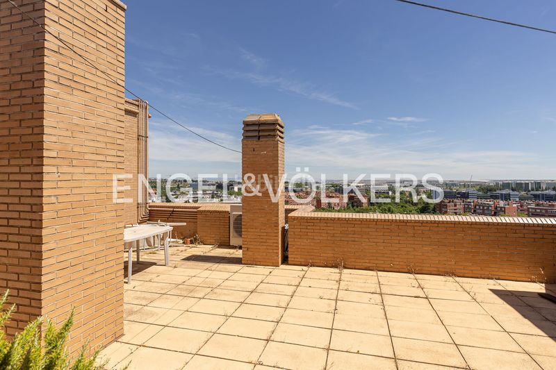 Foto 12b66598-18e5-47c6-8524-c6db558c2645. Àtic amb calefacció aparcament piscina a Conde Orgaz - Piovera Madrid