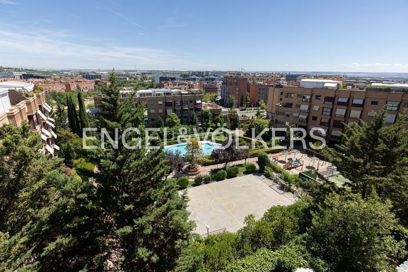 Foto 5c092e9c-6e4f-42e3-966f-a68333914d01. Àtic amb calefacció aparcament piscina a Conde Orgaz - Piovera Madrid