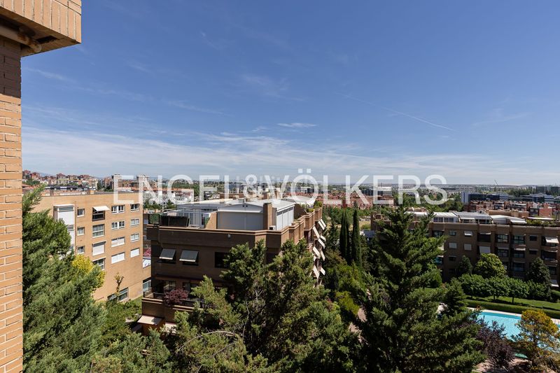Foto fe2f7a81-31d5-44bf-bd50-f2874c042c66. Àtic amb calefacció aparcament piscina a Conde Orgaz - Piovera Madrid