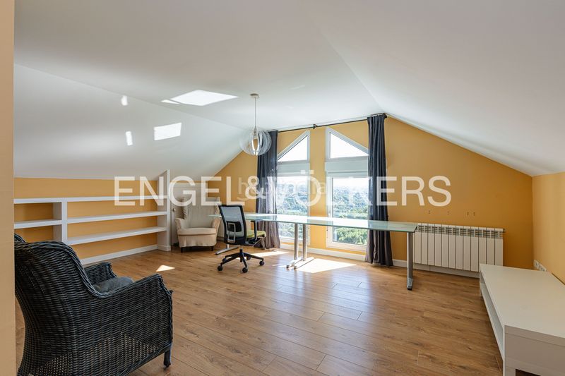 Foto f2cdeab2-df6c-4e86-bb5f-4bc72a4f6f61. Casa amb calefacció aparcament piscina a Pino Alto-Navarredonda Valdemorillo