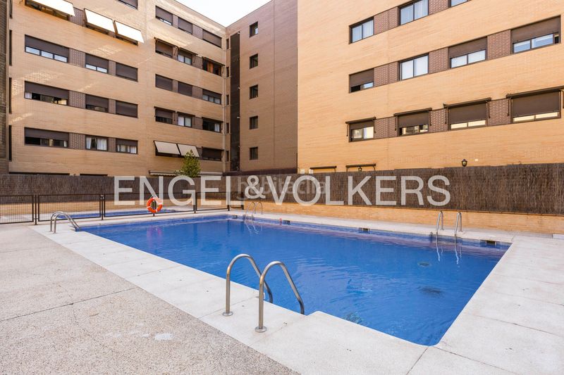 Foto 42eb815c-5d2b-4d4d-a411-2cf60f2117f9. Planta baixa amb calefacció aparcament piscina a Madrid