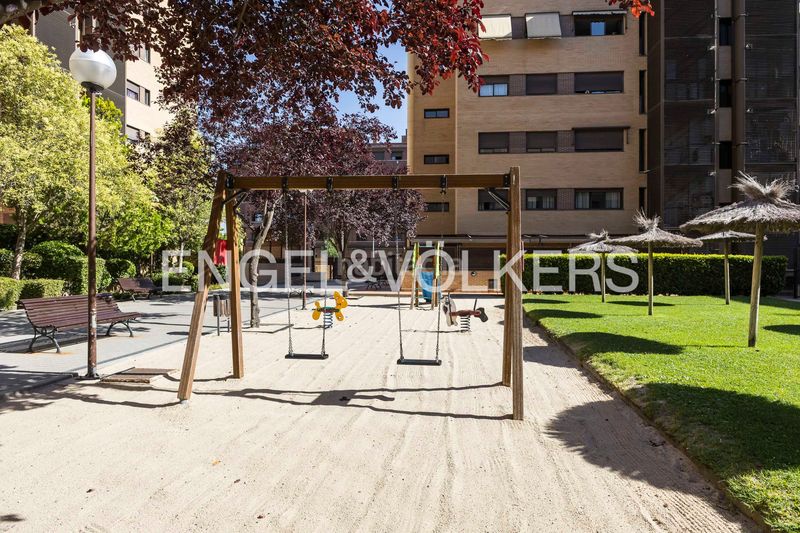 Foto 866efc80-8d2d-440b-8eb9-013d0b020c87. Planta baixa amb calefacció aparcament piscina a Madrid