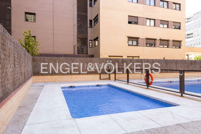 Foto 92c79dfd-94ef-4e76-9ca2-9de1b4fa02d1. Planta baixa amb calefacció aparcament piscina a Madrid