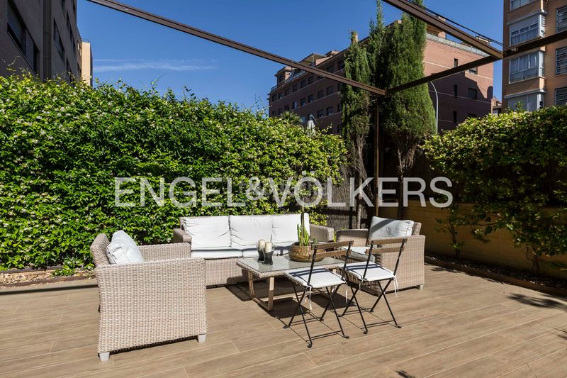 Foto 97a9f4af-d171-4e0d-b4b2-3f4a8366a4f4. Planta baixa amb calefacció aparcament piscina a Madrid