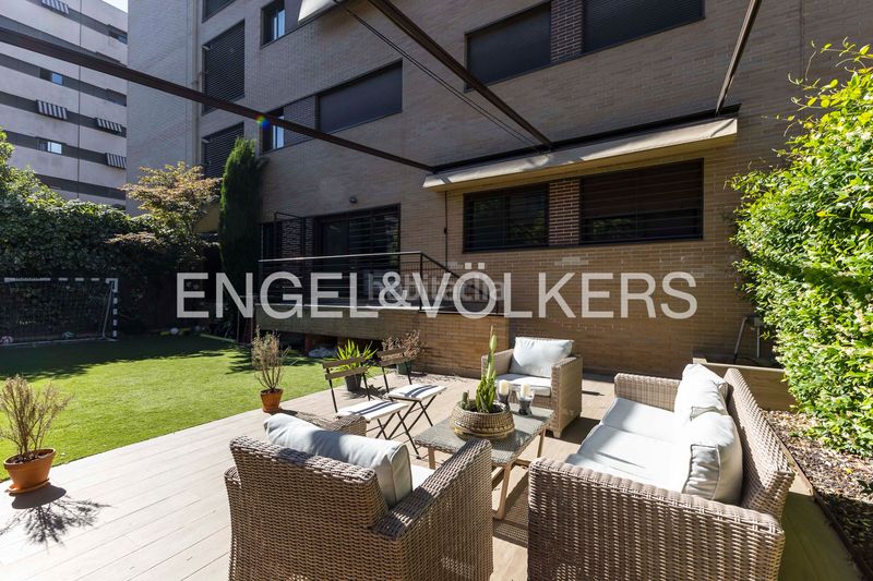 Foto ace2b1f9-7dfb-4b10-8419-3b92a58987fd. Planta baixa amb calefacció aparcament piscina a Madrid