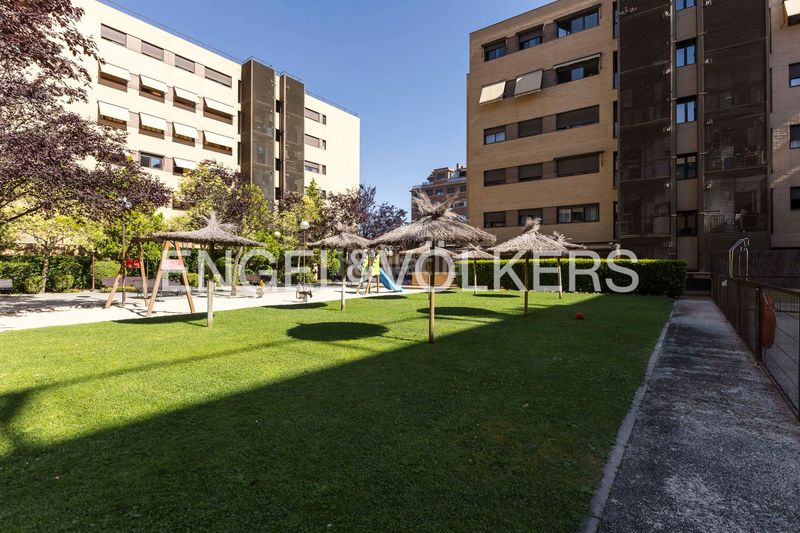 Foto b38286ce-5d49-46dd-875e-d9ef8c9edba2. Planta baixa amb calefacció aparcament piscina a Madrid
