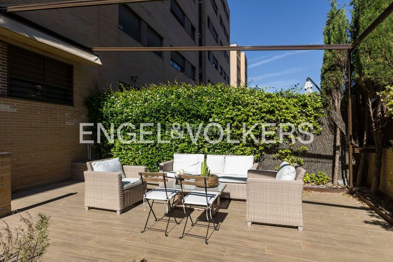 Foto bfdd76d8-bda4-43a8-a959-6826febdaf2c. Planta baixa amb calefacció aparcament piscina a Madrid