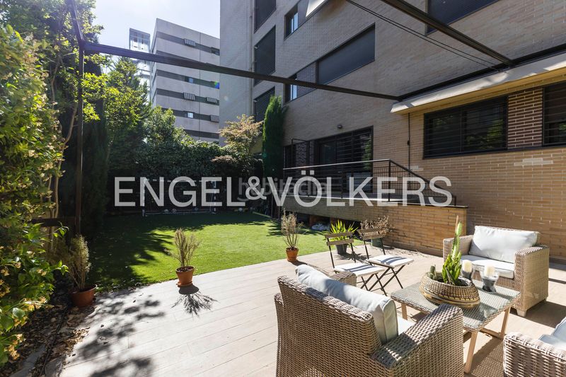 Foto f6965c4a-0330-4755-8b13-e6596e1d6343. Planta baixa amb calefacció aparcament piscina a Madrid