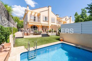 Casa a schiera in Jardín de los Reyes-Parque Real. Chalet pareado con piscina en el escorial
