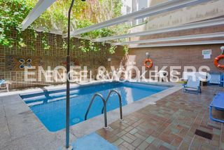 Rent Ground floor  Fortuny. Espectacular dúplex exterior amueblado con terraza y piscina en