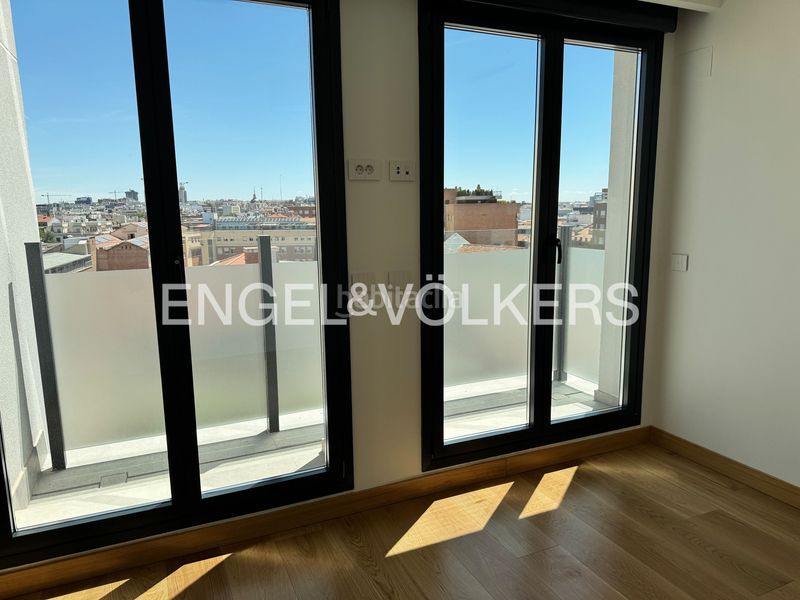Foto 4d702584-562c-4e77-88df-2501d0564409. Àtic amb calefacció aparcament piscina a Almagro Madrid