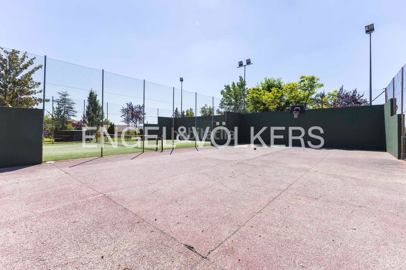 Foto 4dc1d913-a597-4c25-ace8-b01c55c48077. Casa amb calefacció aparcament a Encinar de los Reyes La Moraleja