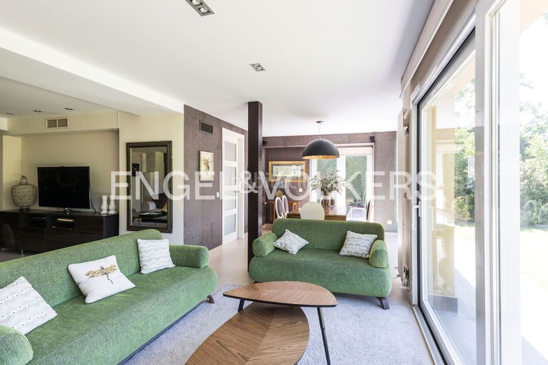 Foto 7b11a481-dbd1-40e8-b96d-0e82e9f6979e. Casa amb calefacció aparcament a Encinar de los Reyes La Moraleja