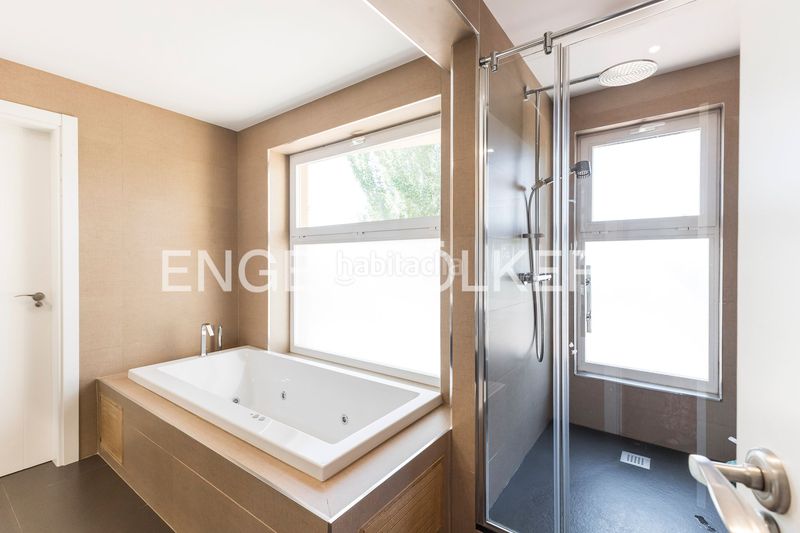 Foto a3b32ef4-8517-47e3-8f50-274e270bb63d. Casa amb calefacció aparcament a Encinar de los Reyes La Moraleja