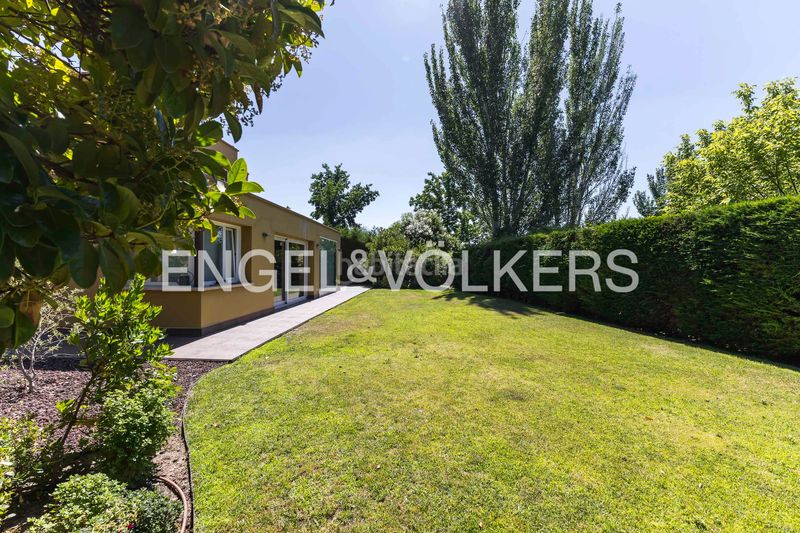 Foto de63ce50-a591-49c8-a305-c2e1b8c68cad. Casa amb calefacció aparcament a Encinar de los Reyes La Moraleja