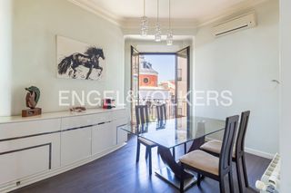 Pis a Cortes-Huertas. Magnífico piso con cinco balcones y vistas abiertas en barrio de
