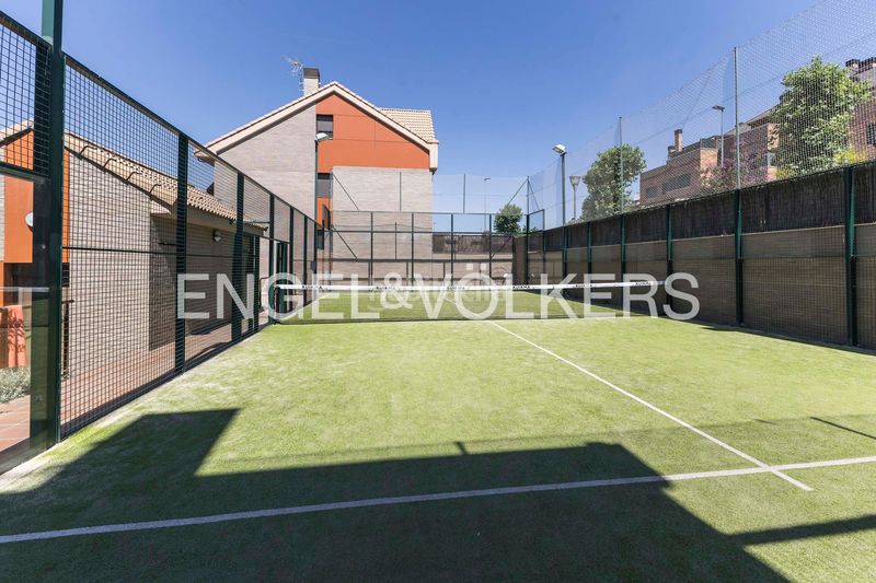 Foto 96ab8fe6-f634-4c66-a811-df2c408b1952. Casa adossada amb calefacció aparcament piscina a San Agustín de Guadalix