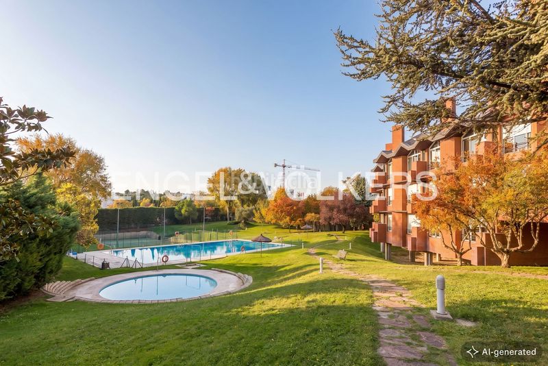 Foto 60b71ce6-adf8-4634-8f92-4eb588d53bce. Àtic amb calefacció aparcament piscina a Valdemarín Madrid