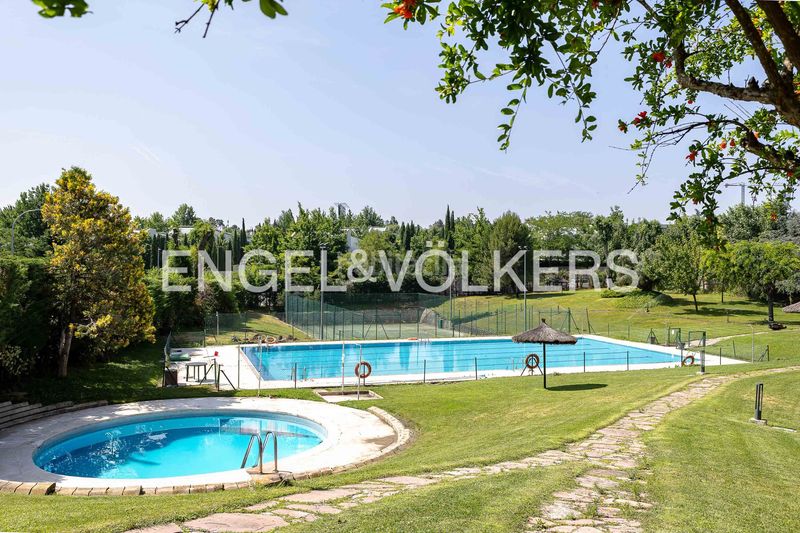 Foto 6f752f8c-b226-46b0-8a19-af08909b74cd. Àtic amb calefacció aparcament piscina a Valdemarín Madrid