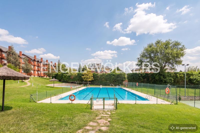 Foto c997f6fe-f6be-425f-919c-c2bd5a05399d. Àtic amb calefacció aparcament piscina a Valdemarín Madrid