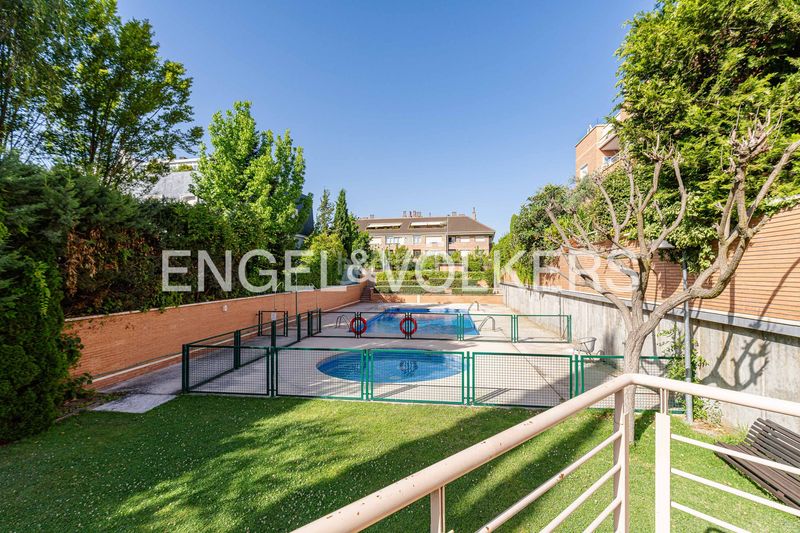 Foto d93ea381-b843-4147-bddb-9d3ddcea3cfb. Dúplex amb calefacció aparcament piscina a Valdemarín Madrid