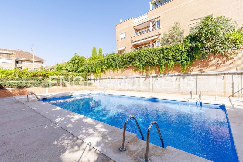 Foto f9eace13-08f1-403e-b5ff-81eb6779b85f. Dúplex amb calefacció aparcament piscina a Valdemarín Madrid