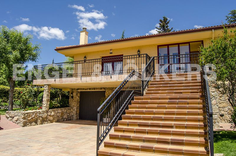 Foto 60b1c002-fd09-4481-90ce-17235c9d27fa. Casa amb calefacció aparcament piscina a Centro-Manguilla Escorial (El)
