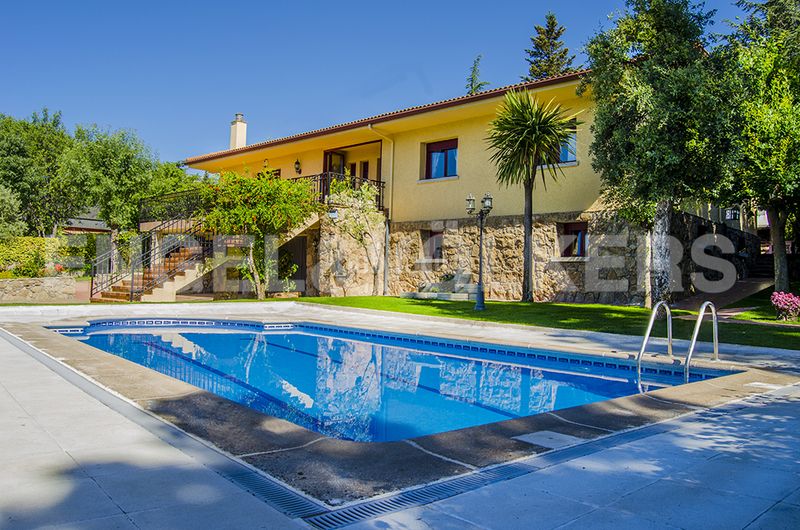Foto 668d24f2-9893-4361-939c-4f5d7fe2d56a. Casa amb calefacció aparcament piscina a Centro-Manguilla Escorial (El)